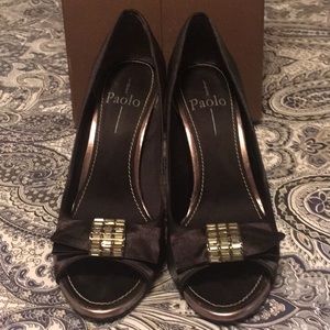 Línea Paolo Black Satin Heels